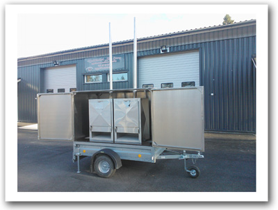 Kompaktin kokoinen savustusk�rry.